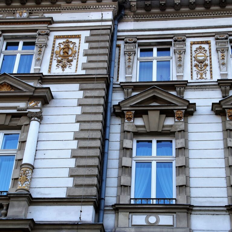 facade-3441875_1920